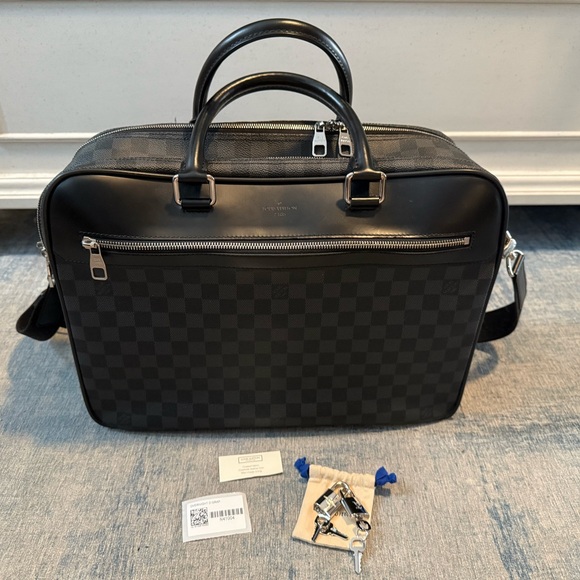 Authentic Louis Vuitton Overnight Damier Graphite - Picture 15 of 16